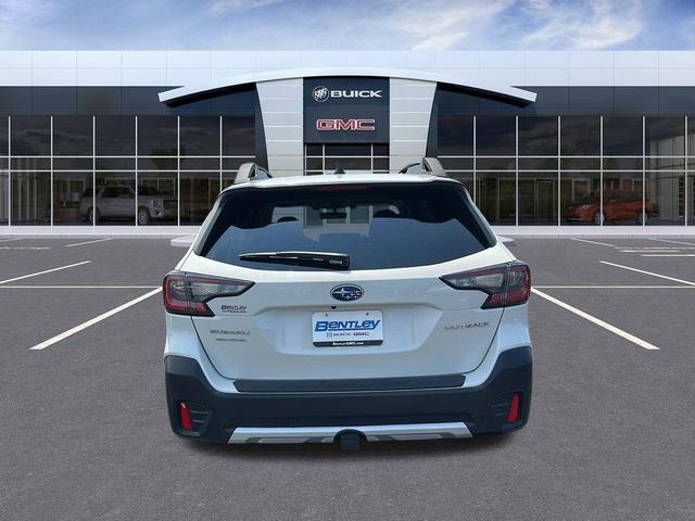 Photo of 2020 Crystal White Pearl Subaru Outback