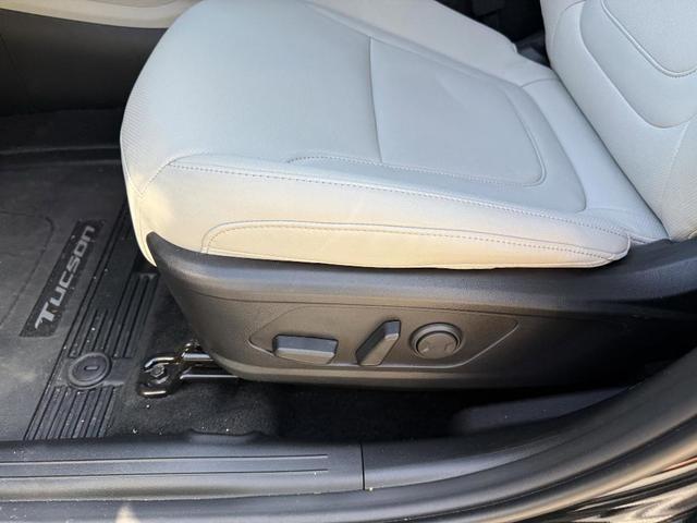 Photo of 2025 Phantom Black Hyundai TUCSON