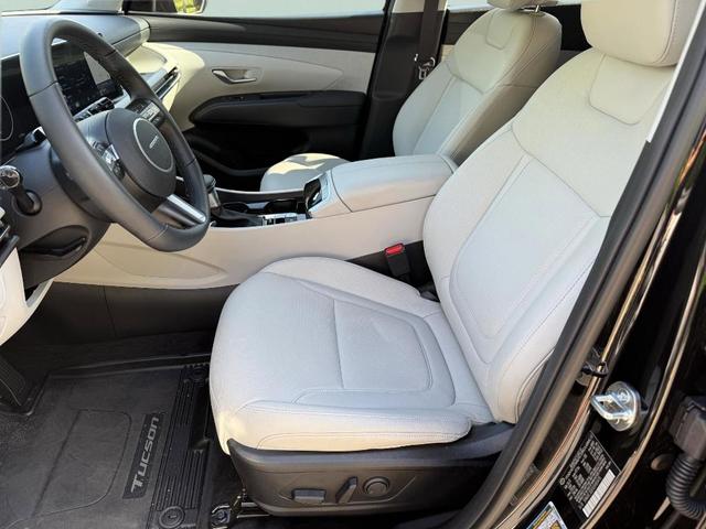 Photo of 2025 Phantom Black Hyundai TUCSON