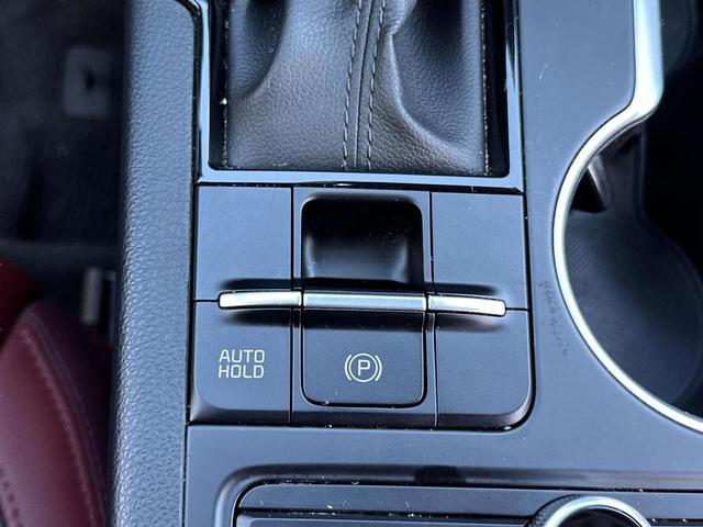 Photo of 2022 Ebony Black Kia K5