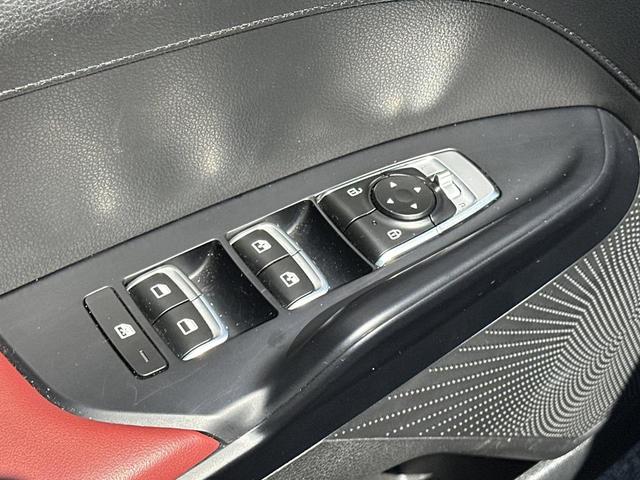 Photo of 2022 Ebony Black Kia K5