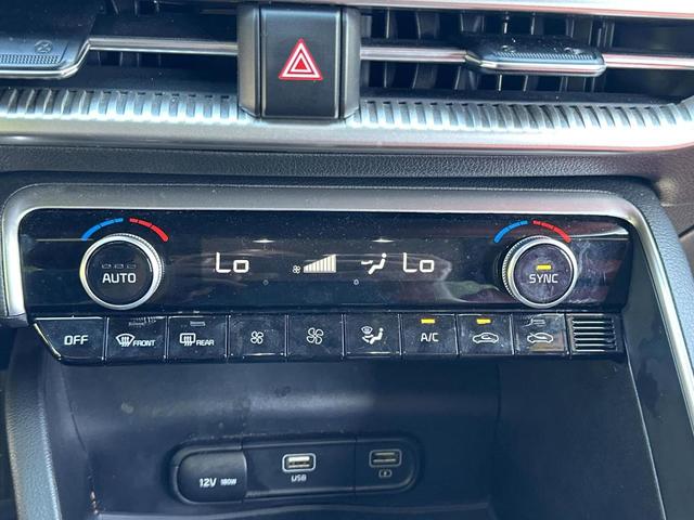 Photo of 2022 Ebony Black Kia K5