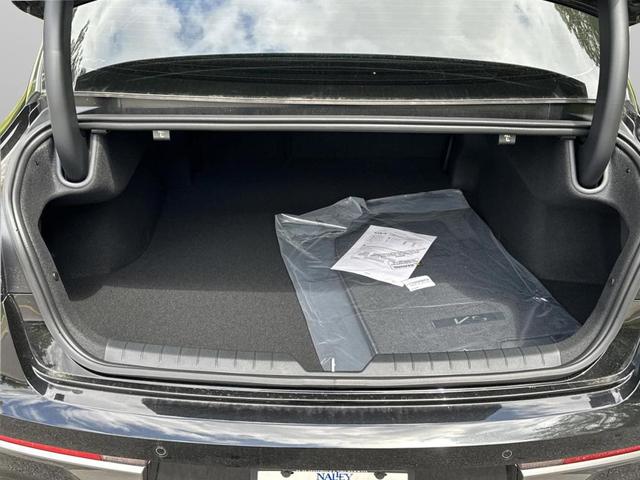 Photo of 2025 Aurora Black Pearl Kia K5
