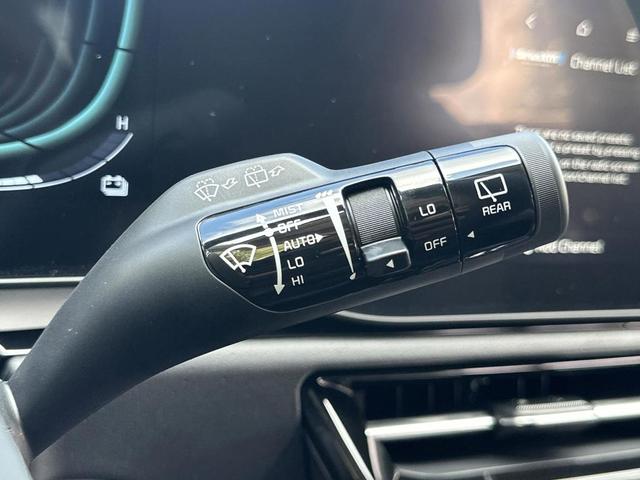 Photo of 2025 Aurora Black Pearl Kia Niro
