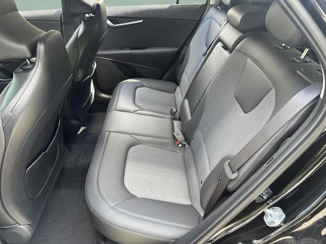Photo of 2025 Aurora Black Pearl Kia Niro