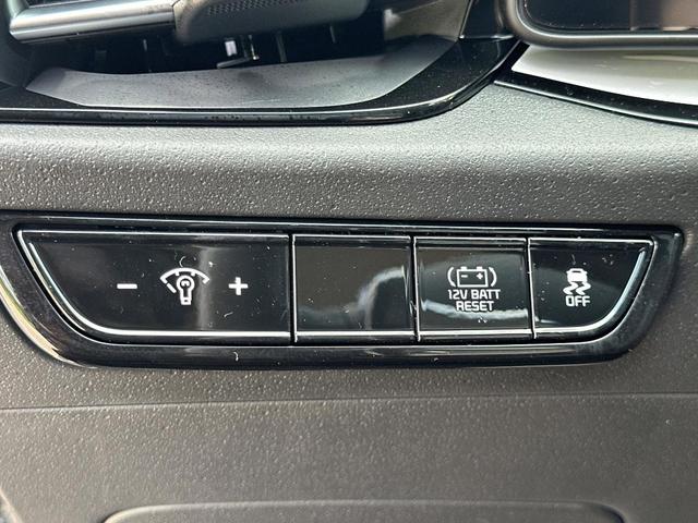 Photo of 2025 Aurora Black Pearl Kia Niro