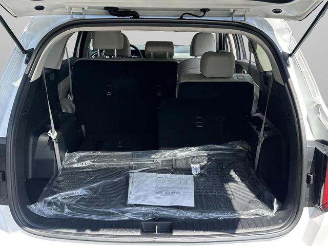 Photo of 2025 Glacial White Pearl Kia Sorento