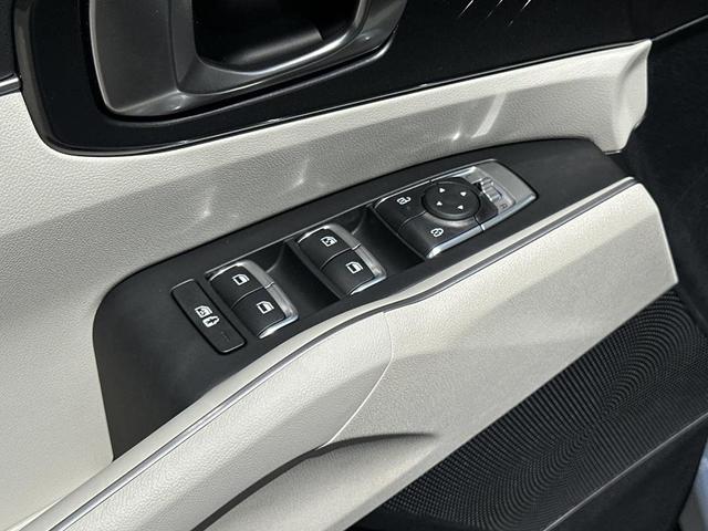 Photo of 2025 Glacial White Pearl Kia Sorento