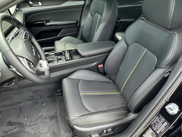 Photo of 2026 Aurora Black Pearl Kia K5