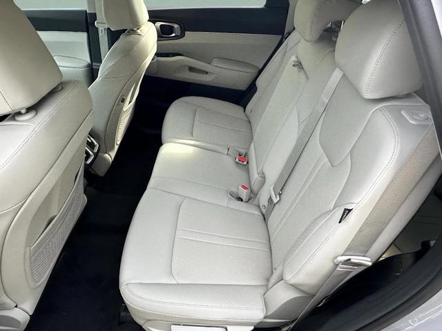 Photo of 2025 Wolf Gray Kia Sorento
