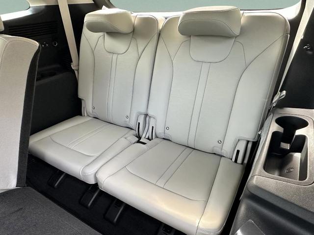 Photo of 2025 Wolf Gray Kia Sorento