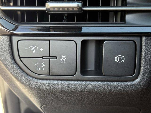 Photo of 2026 Glacial White Pearl Kia Sportage