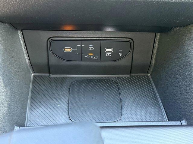 Photo of 2026 Glacial White Pearl Kia Sportage