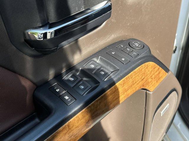 Photo of 2018 Iridescent Pearl Tricoat Chevrolet Silverado 1500
