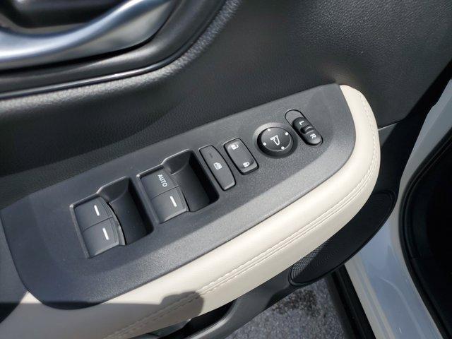 Photo of 2026 Platinum White Pearl Honda HR-V