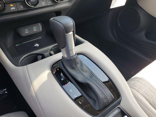 Photo of 2026 Platinum White Pearl Honda HR-V