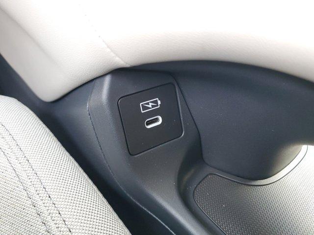 Photo of 2026 Platinum White Pearl Honda HR-V