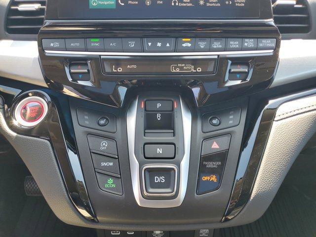 Photo of 2025 Solar Silver Metallic Honda Odyssey