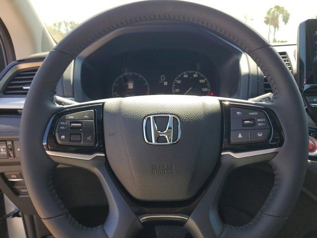 Photo of 2025 Solar Silver Metallic Honda Odyssey