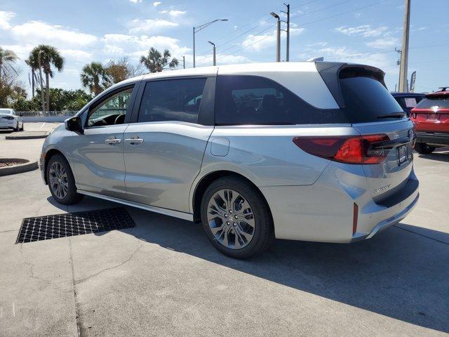 Photo of 2025 Solar Silver Metallic Honda Odyssey
