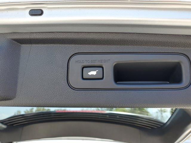 Photo of 2025 Solar Silver Metallic Honda Odyssey