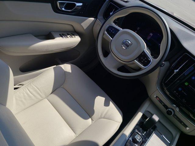 Photo of 2023 Bright Volvo XC60 Recharge Plug-In Hybrid