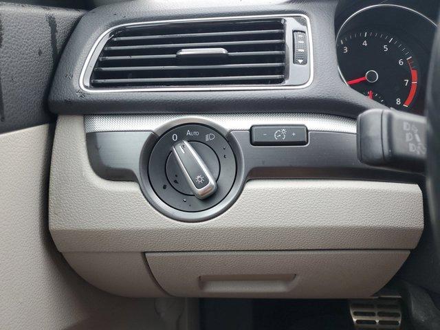 Photo of 2018 Pure White Volkswagen Passat