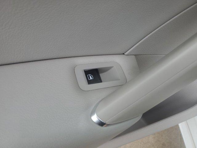 Photo of 2018 Pure White Volkswagen Passat