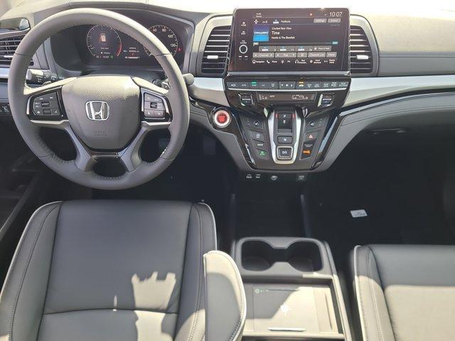 Photo of 2025 Solar Silver Metallic Honda Odyssey