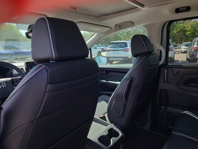 Photo of 2025 Solar Silver Metallic Honda Odyssey