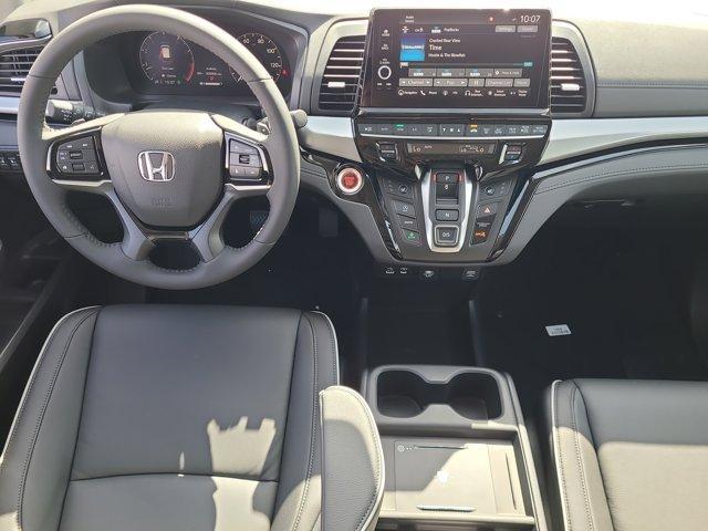 Photo of 2025 Solar Silver Metallic Honda Odyssey