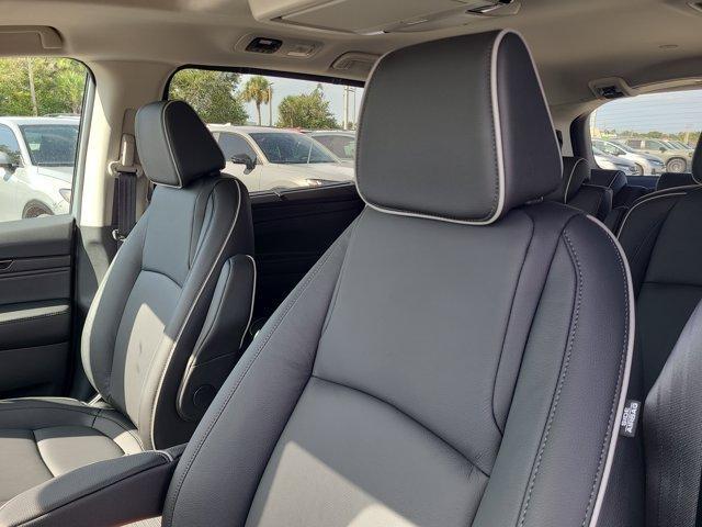 Photo of 2025 Solar Silver Metallic Honda Odyssey