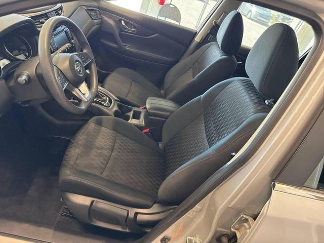 Photo of 2018 Silver Nissan Rogue
