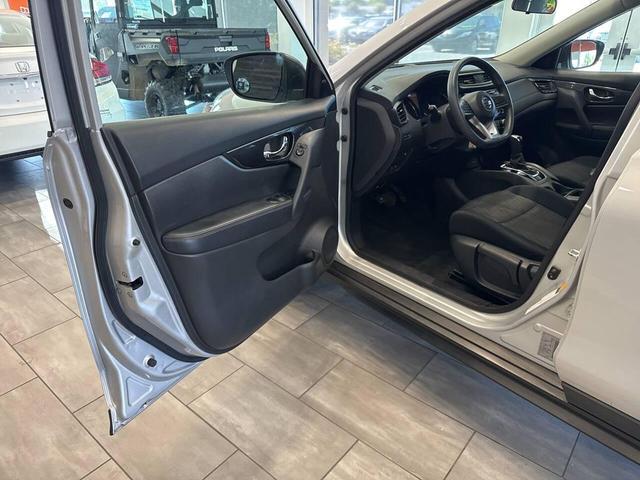 Photo of 2018 Silver Nissan Rogue