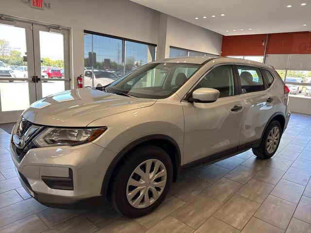Photo of 2018 Silver Nissan Rogue