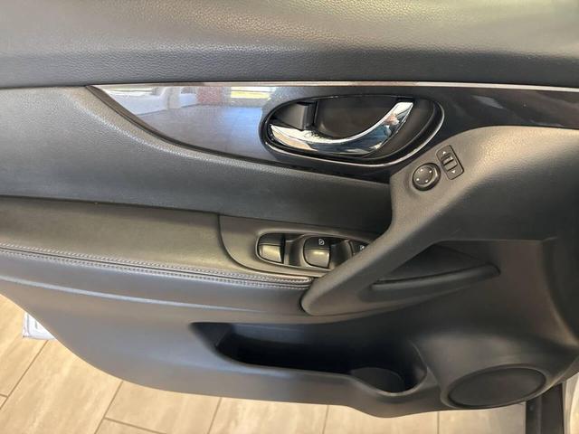 Photo of 2018 Silver Nissan Rogue