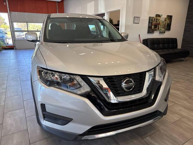Photo of 2018 Silver Nissan Rogue