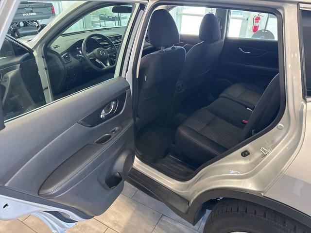 Photo of 2018 Silver Nissan Rogue