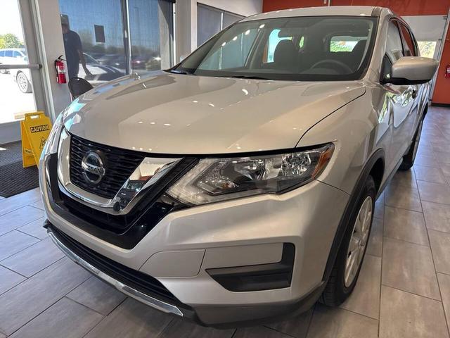 Photo of 2018 Silver Nissan Rogue