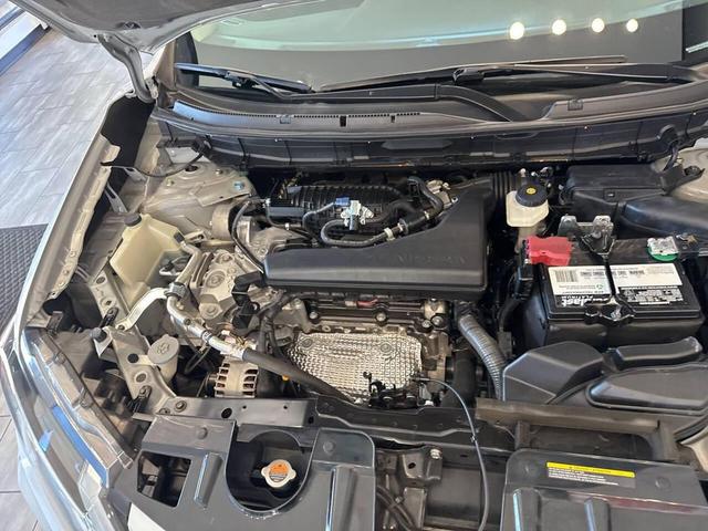 Photo of 2018 Silver Nissan Rogue