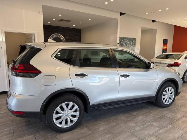 Photo of 2018 Silver Nissan Rogue