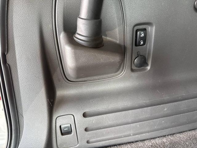 Photo of 2013 White Suede Ford Edge