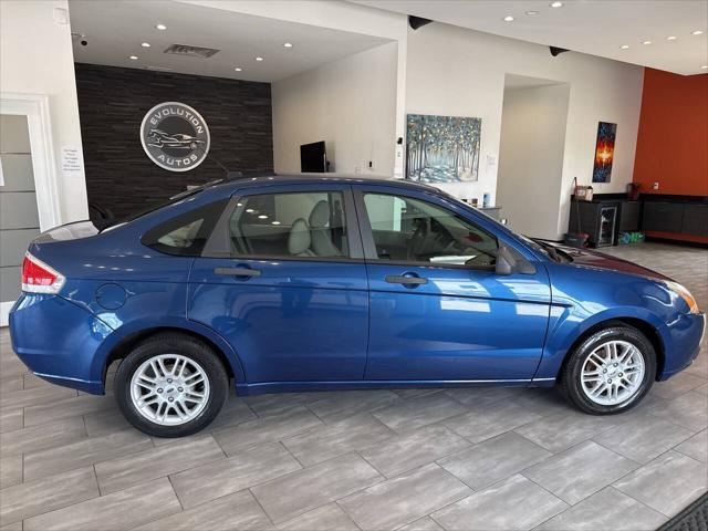 Photo of 2009 Light Ice Blue Clearcoat Metallic Ford Focus