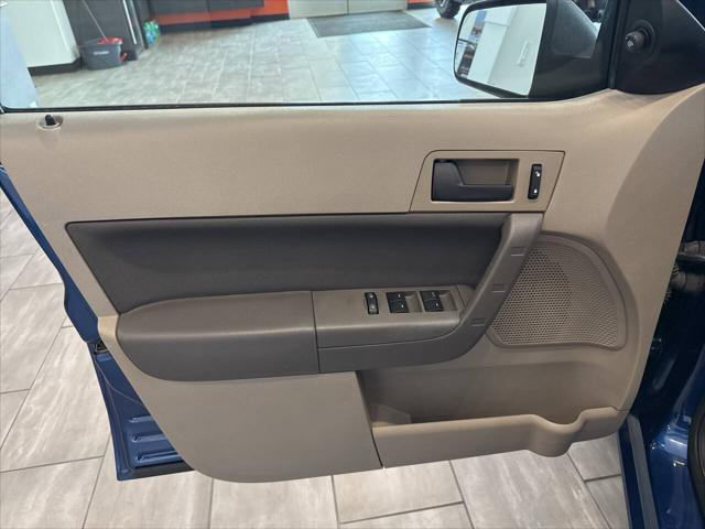 Photo of 2009 Light Ice Blue Clearcoat Metallic Ford Focus