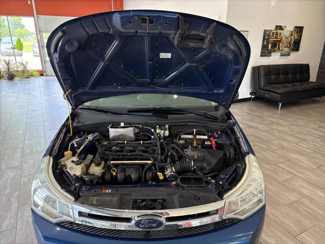 Photo of 2009 Light Ice Blue Clearcoat Metallic Ford Focus