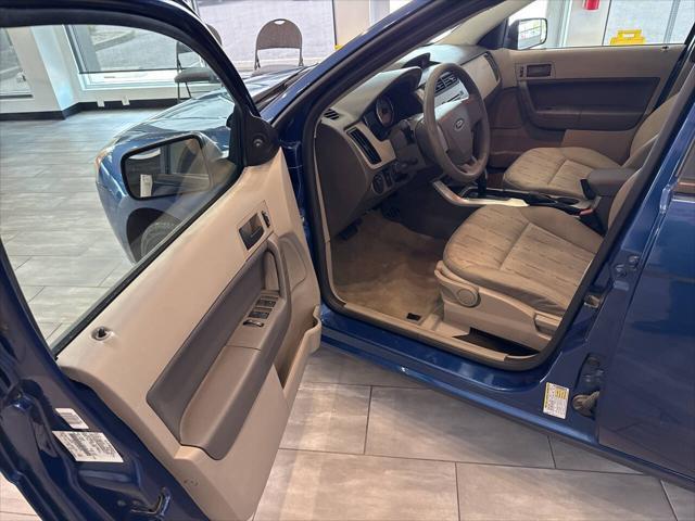 Photo of 2009 Light Ice Blue Clearcoat Metallic Ford Focus