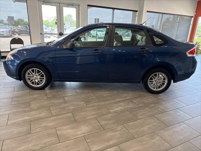 Photo of 2009 Light Ice Blue Clearcoat Metallic Ford Focus