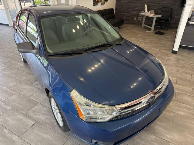 Photo of 2009 Light Ice Blue Clearcoat Metallic Ford Focus