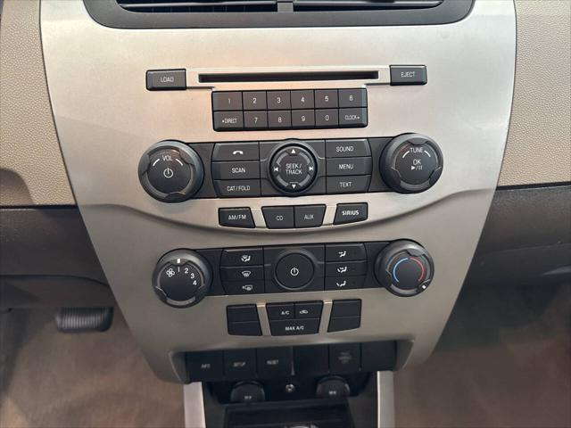 Photo of 2009 Light Ice Blue Clearcoat Metallic Ford Focus