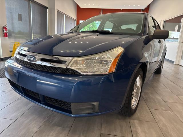 Photo of 2009 Light Ice Blue Clearcoat Metallic Ford Focus